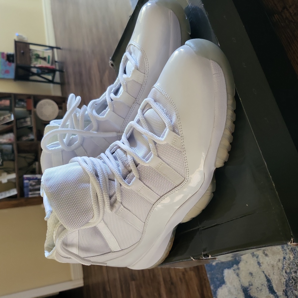 Jordan 11 "Silver Anniversary"